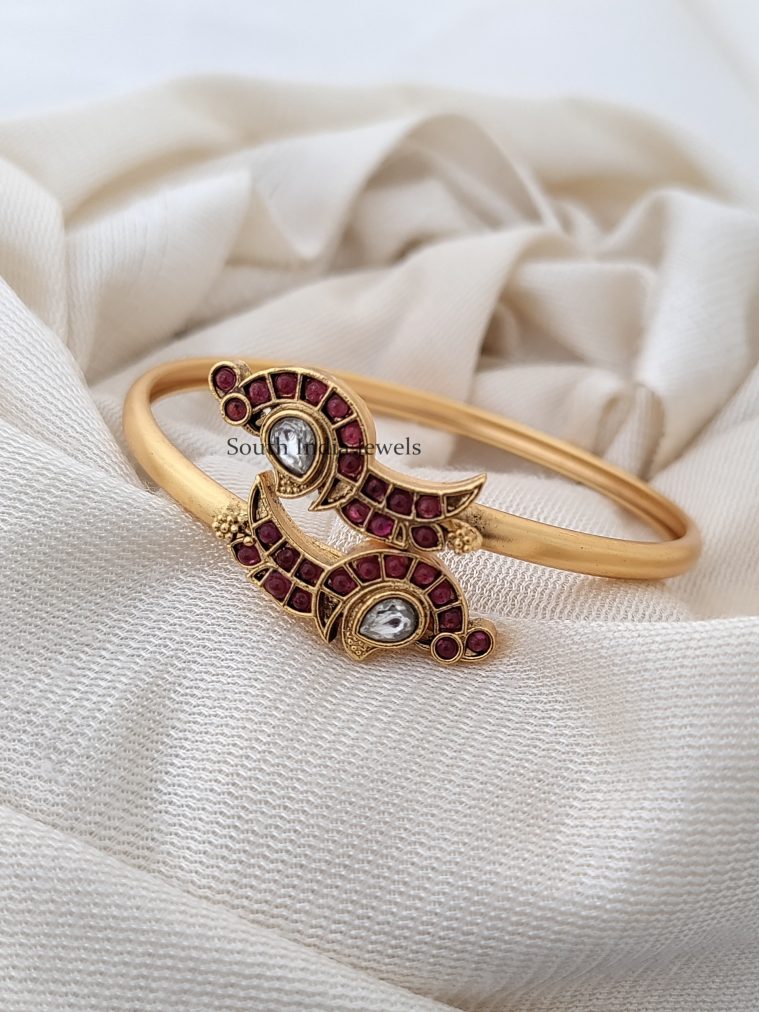 Elegant Kemp Peacock Bracelet