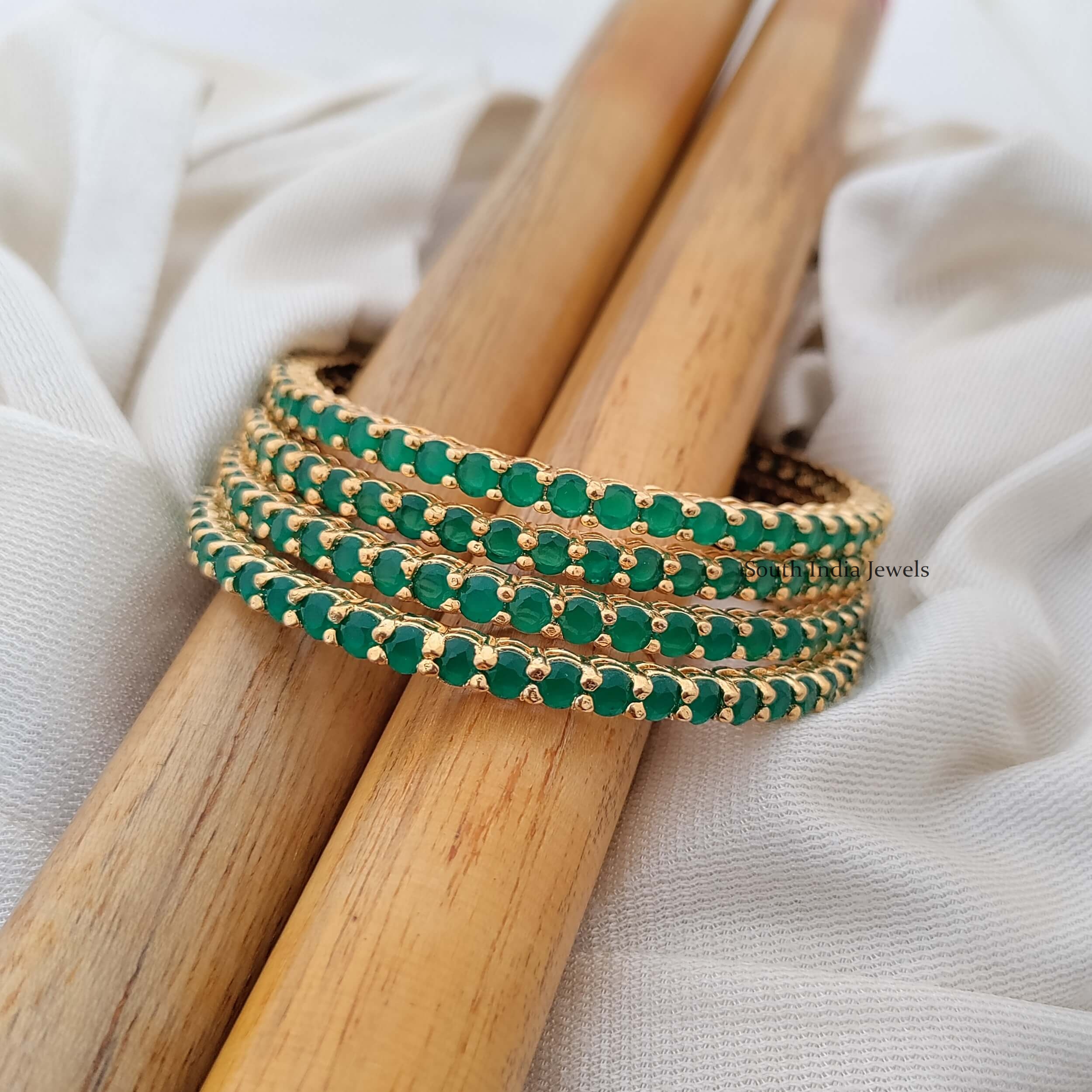 Emerald bangles outlet