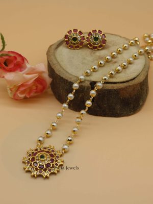 Pearl Round Flower Pendant Necklace