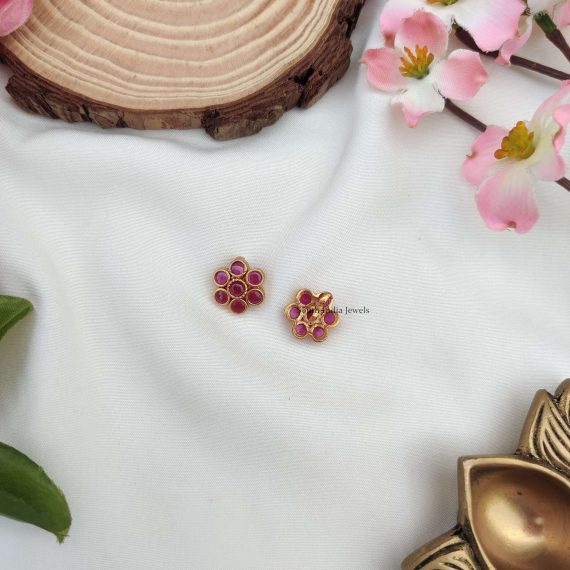 Pretty Floral Ruby Nose Pin (2)