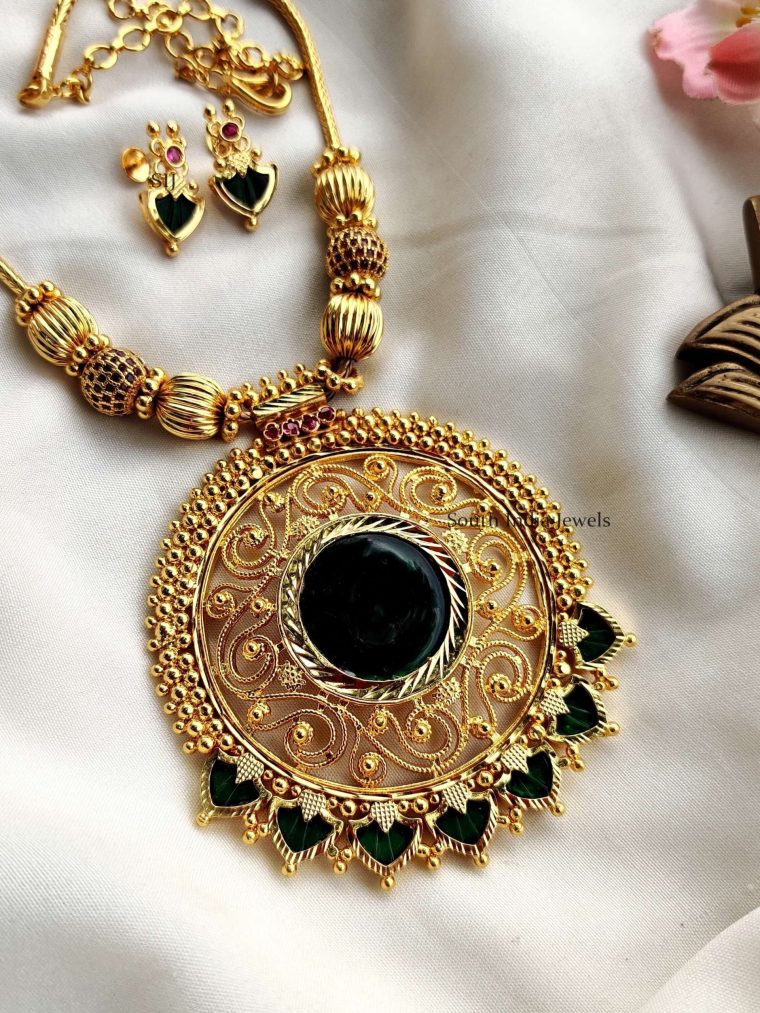 Round Palakka Pendent Set