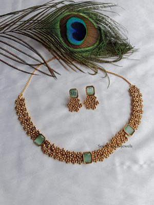 Single Layered Flower Necklace (