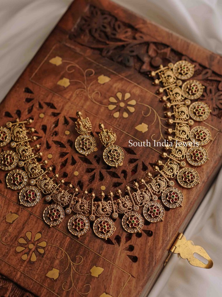 Traditional Stones Necklace