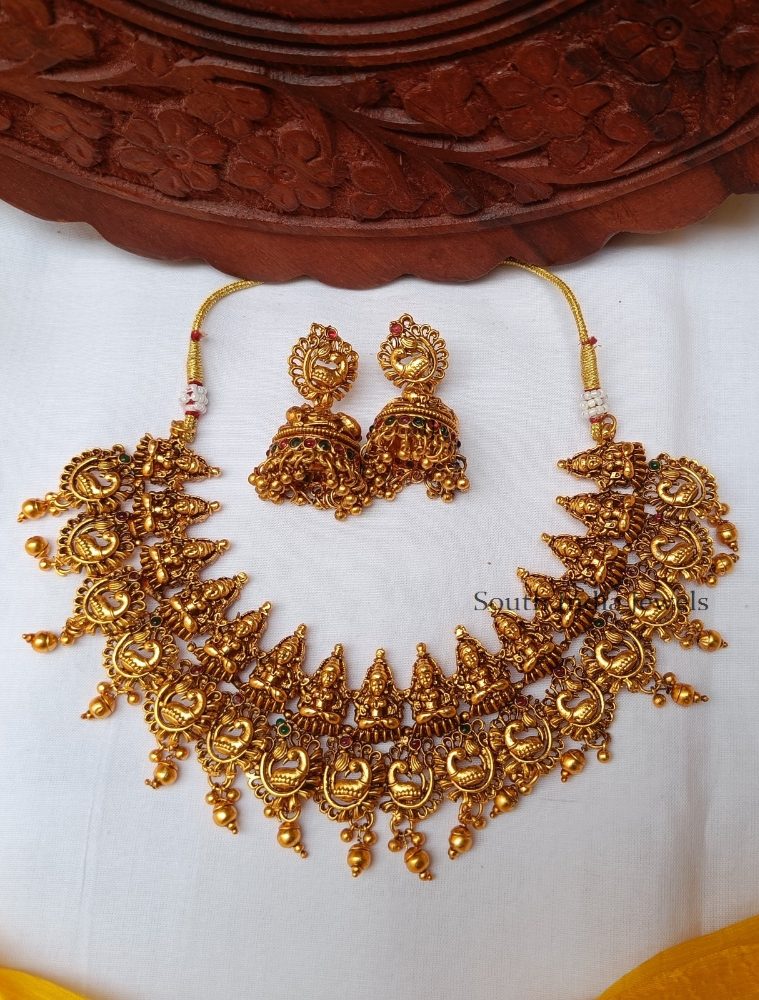 Marvelous stones studded design choker and matching earrings . Excellent choice for looking elegant on all celebrations and occasions. Also shop more Awesome Matte Finish Choker at South India Jewels.