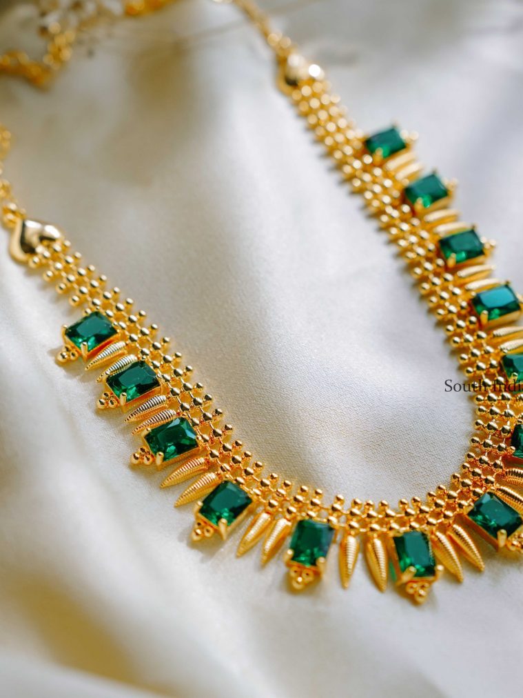 Elegant Emerald Stones Necklace (1)