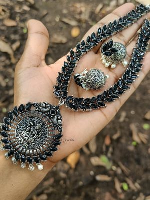 Lakshmi Black Leaf Necklace
