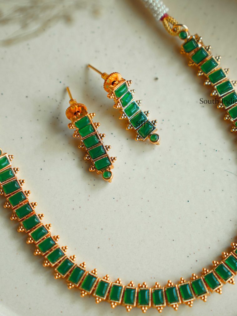 Trendy Emerald Stones Necklace