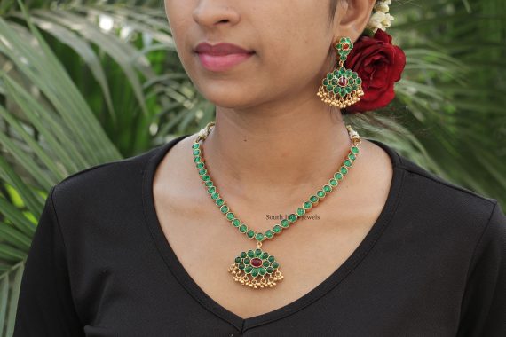 Such an exquisite jewelry perfect for this season. Also shop more Awesome Haritha Reversible Necklace at South India Jewels.
