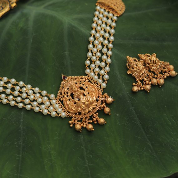 Elegant Pearls Dwarapalakas Choker (1)