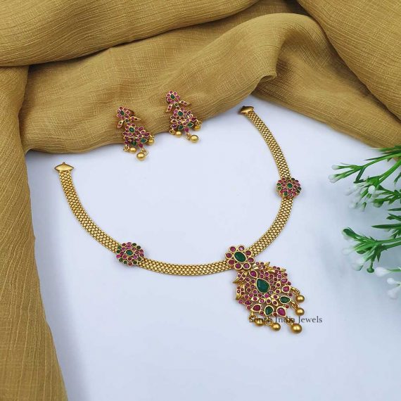 Pretty Floral Design Necklace