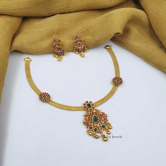 Pretty Floral Design Necklace