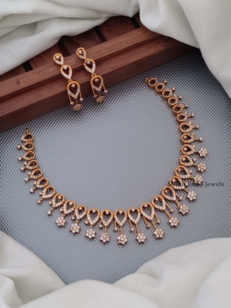 Elegant Floral Design Necklace