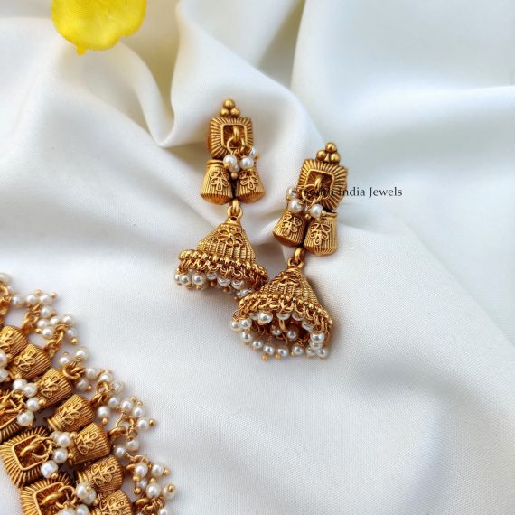 Elegant Pearl Design Necklace