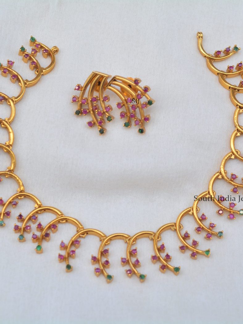 Beautiful Leaf Design Necklace