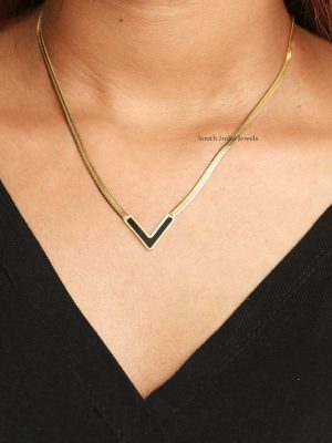 Keava V Shaped Western Chain
