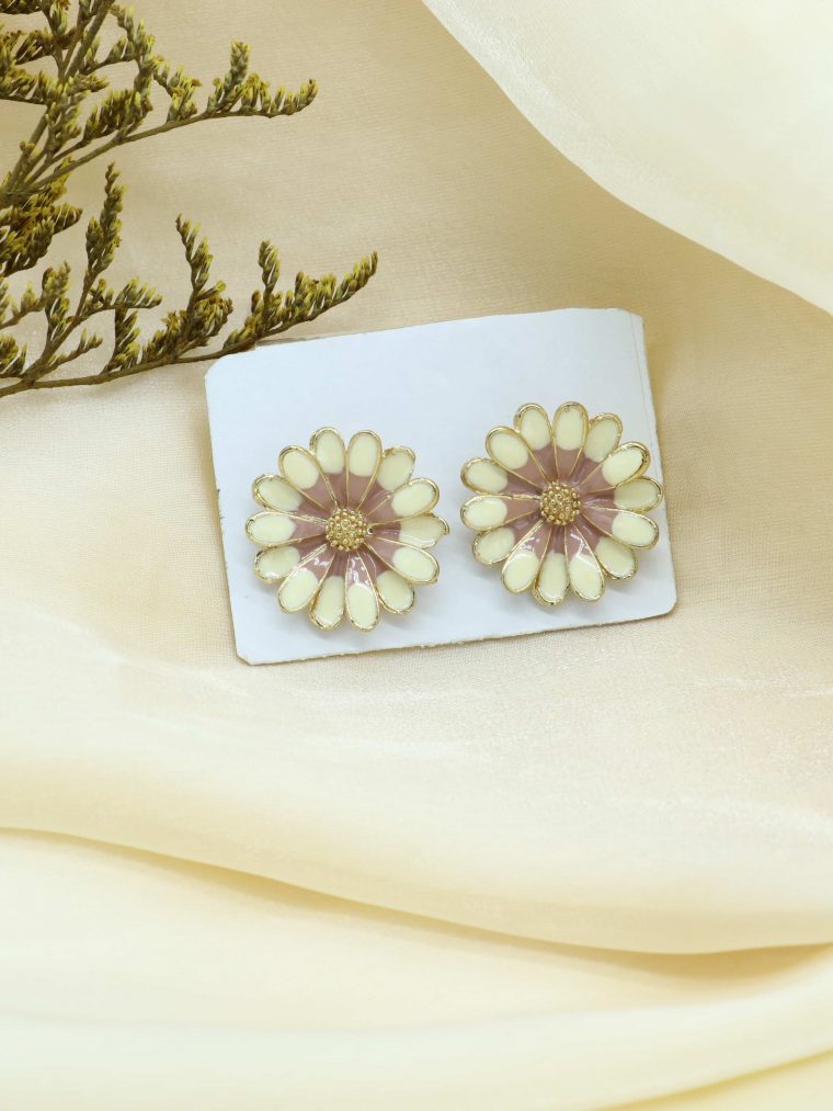 Gorgeous Floral Design Ear Studs