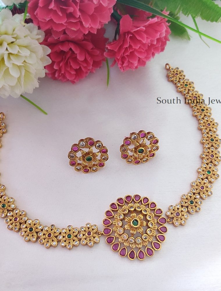 Cute Floral design Pendant Necklace