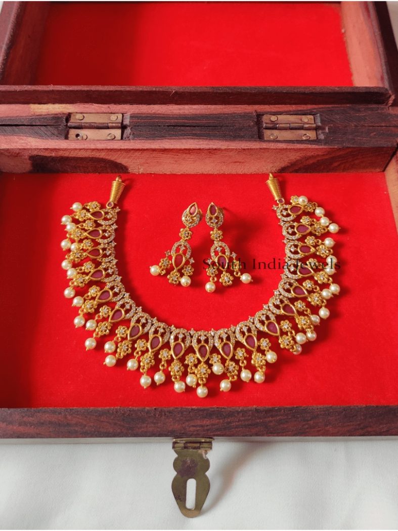 Fashionable Necklace Set