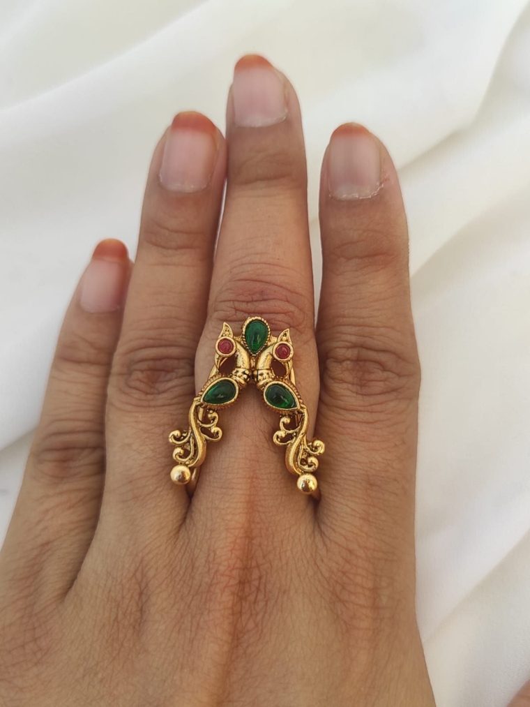 Peacock Design Green Stone V Shaped Vanki Ring