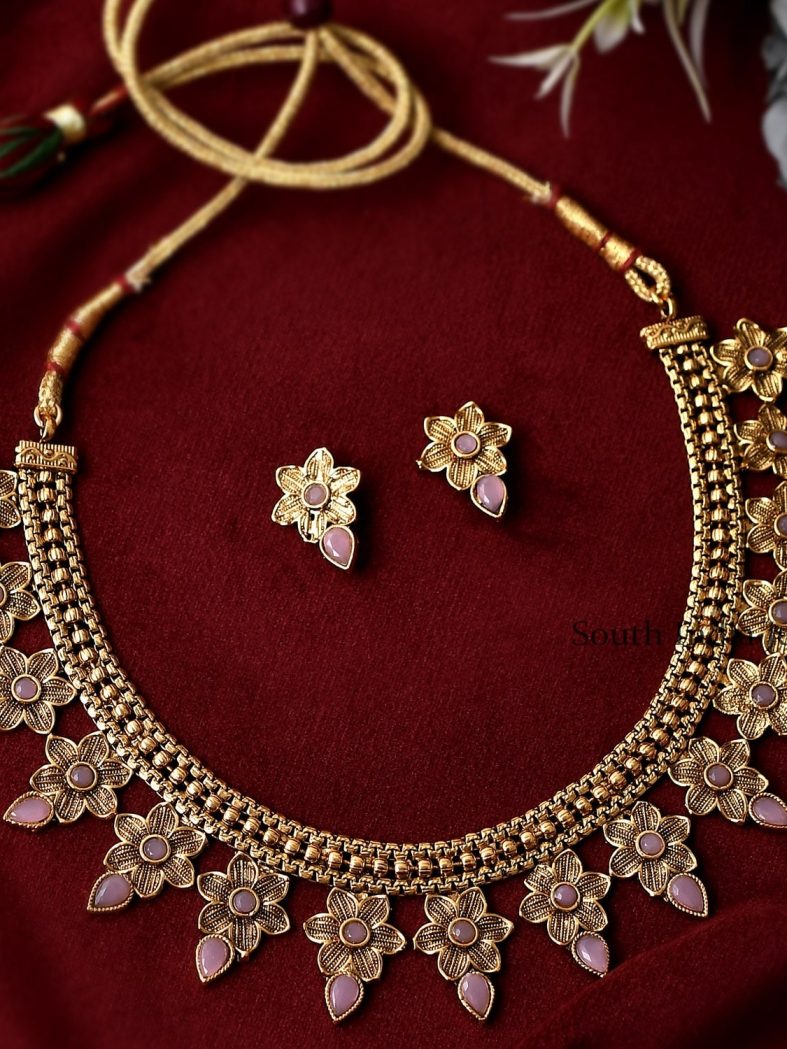 Beautiful Antique Pink Floral Necklace Set