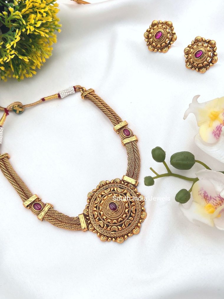 Dazzling Patterned Necklace