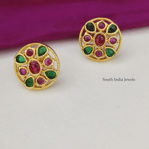 Pretty Round Earrings With Emerald Stone