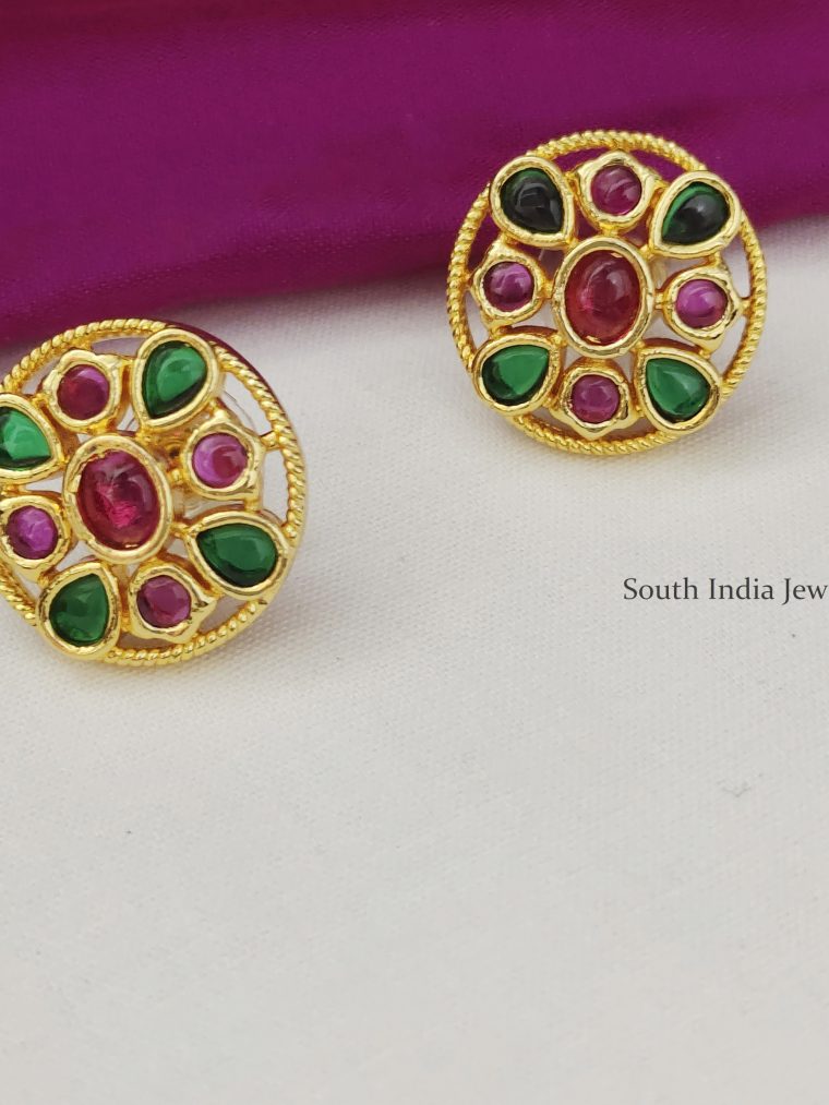 Pretty Round Earrings With Emerald Stone