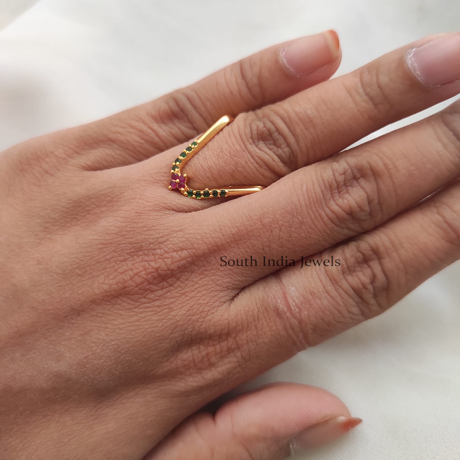We're in LOVE with Sriyam07's (Instagram) vanki ring! You can find our  latest south Indian 22k gold and di… | Jewelry rings unique, Vanki ring,  Beautiful gold chain