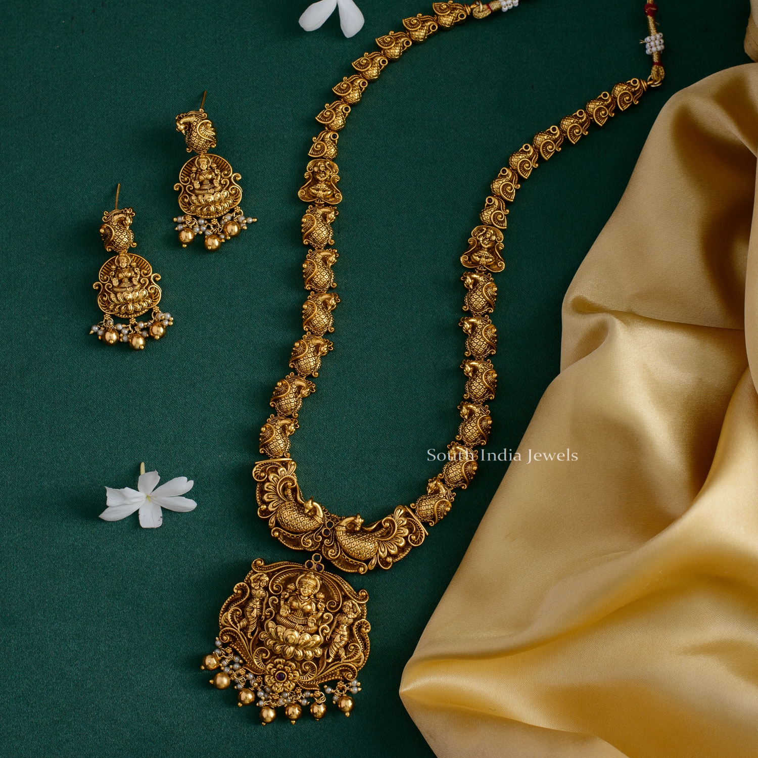 Lakshmi on sale pendant artificial