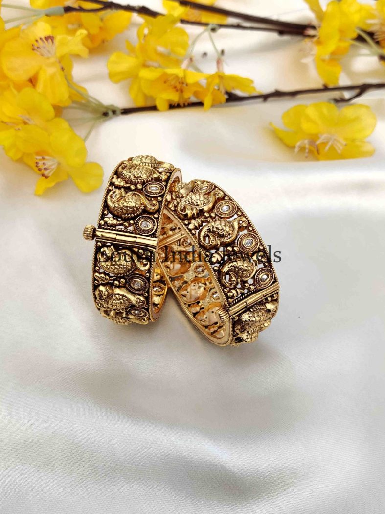 Stunning Gold Look Alike Peacock Design Openable Bangle