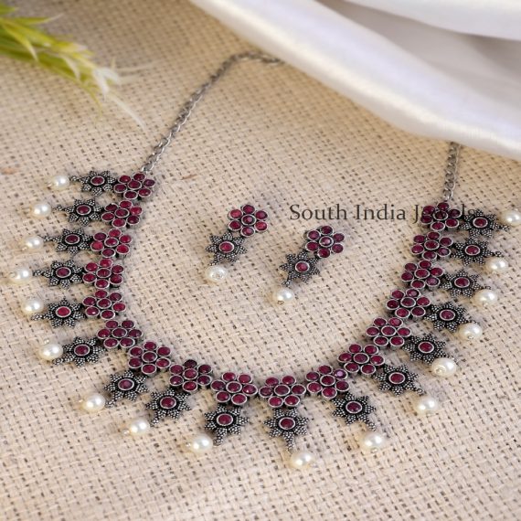 Amazing Oxidised Silver Toned Floral Necklace Set
