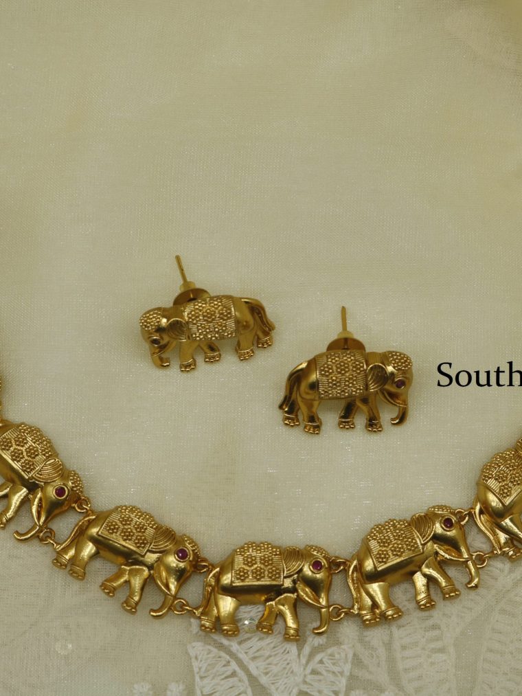 Attractive Temple Choker