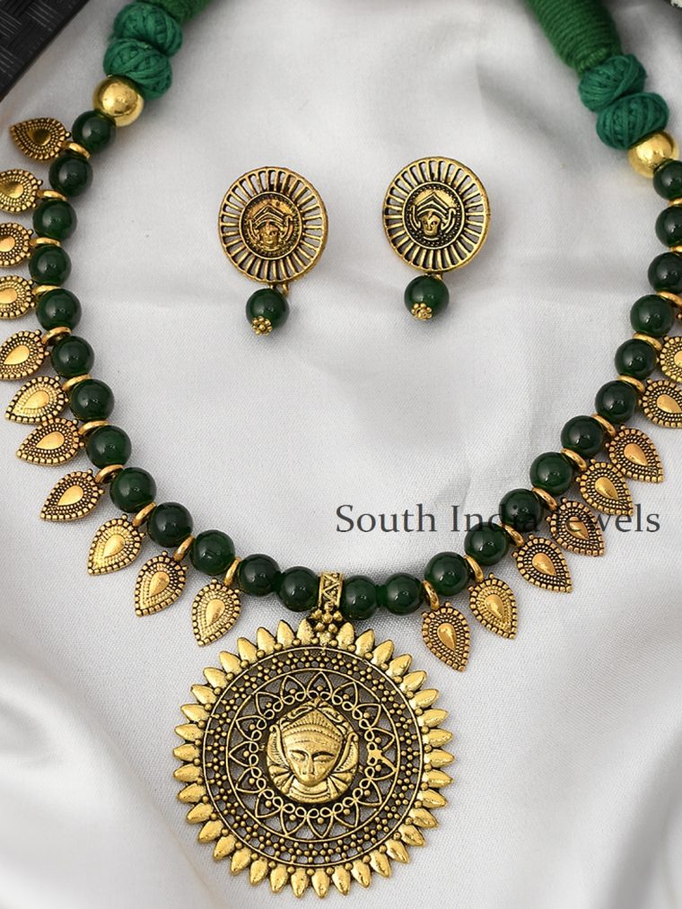 Exquisite Hand Made Emerald Beads With Leaf Spacers Antique Golden Pendant Necklace Set