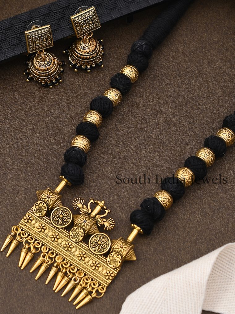 Traditional Gold Plated Handcrafted Pendant Necklace Set In Gold And Black