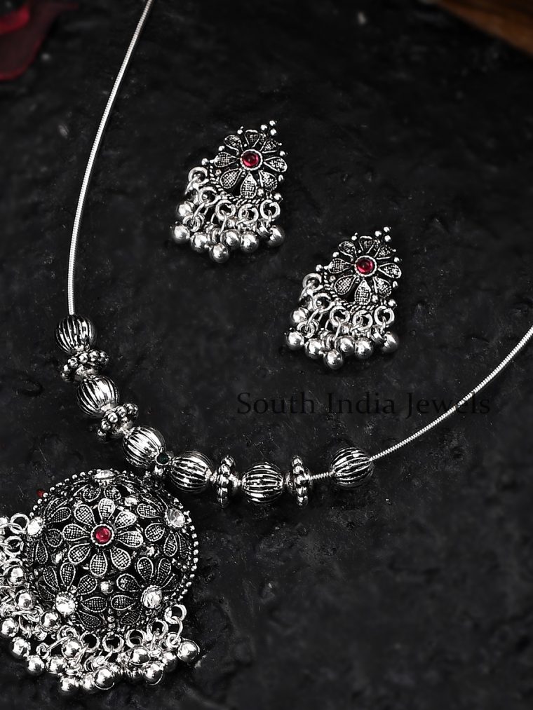 Trendy Silver Handcrafted Ruby Stone Round Pendant Necklace Set