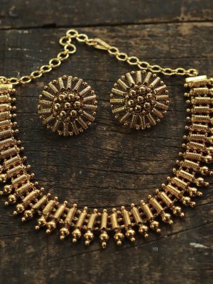 Stunning and Simple Necklace with Studs