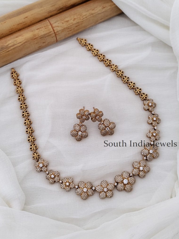 Attractive Floral Necklace