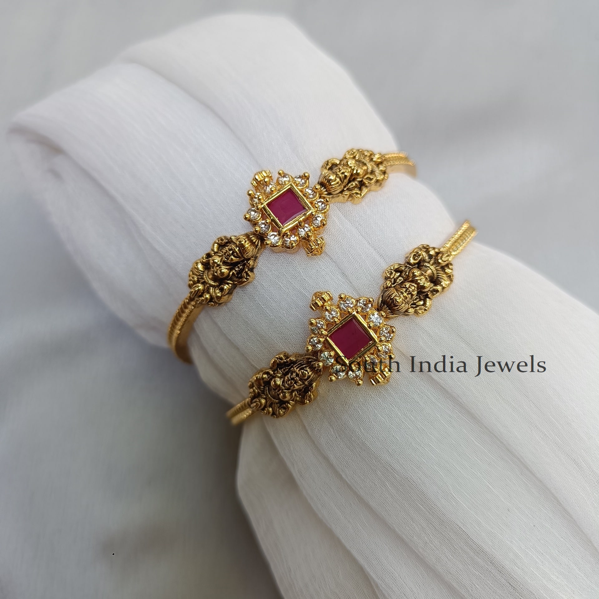 Kada on sale type bangles