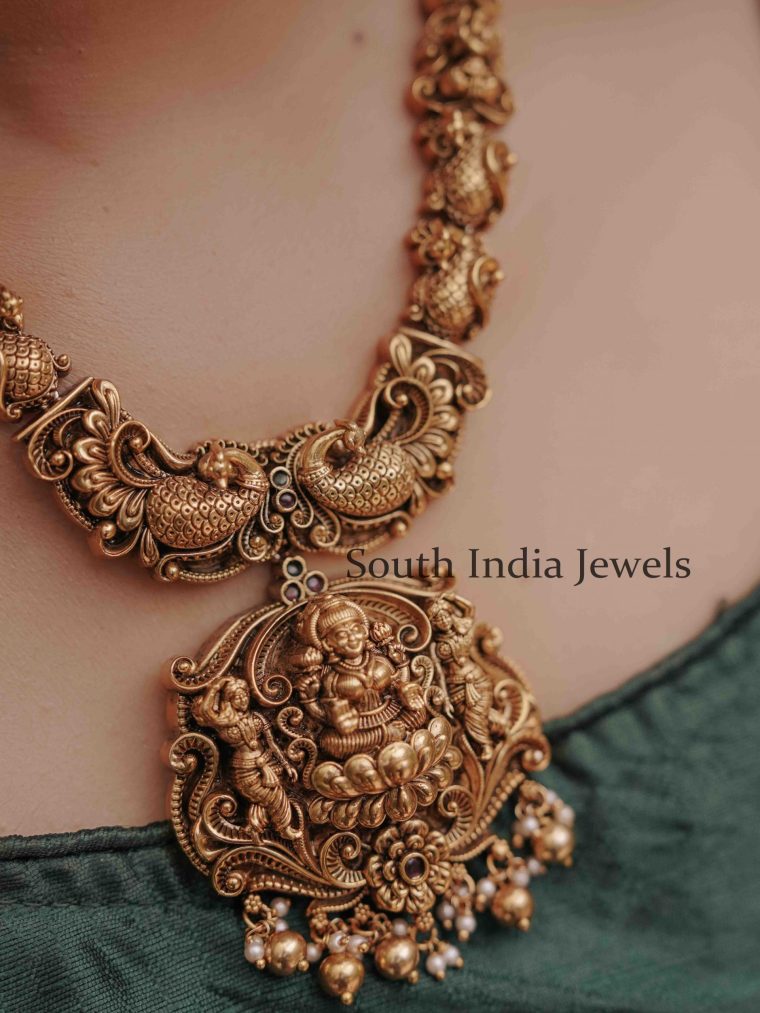 Classy Dwarapalkas Necklace