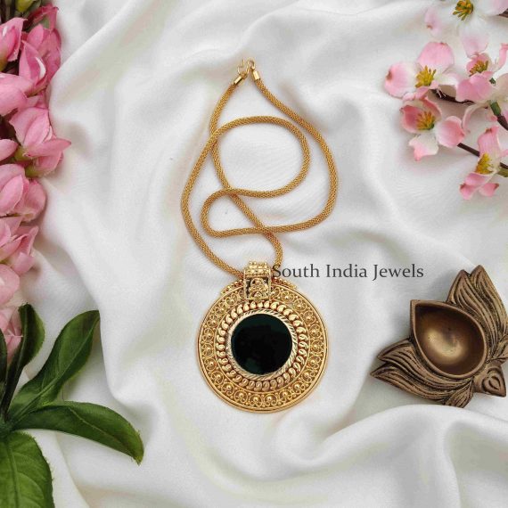 Traditional Gold Look Round Pendant Chain
