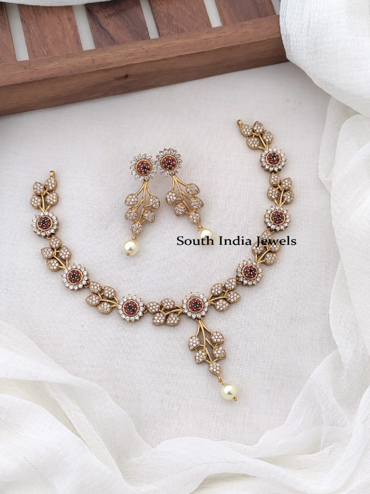 Beautiful Flower Design Necklace Set