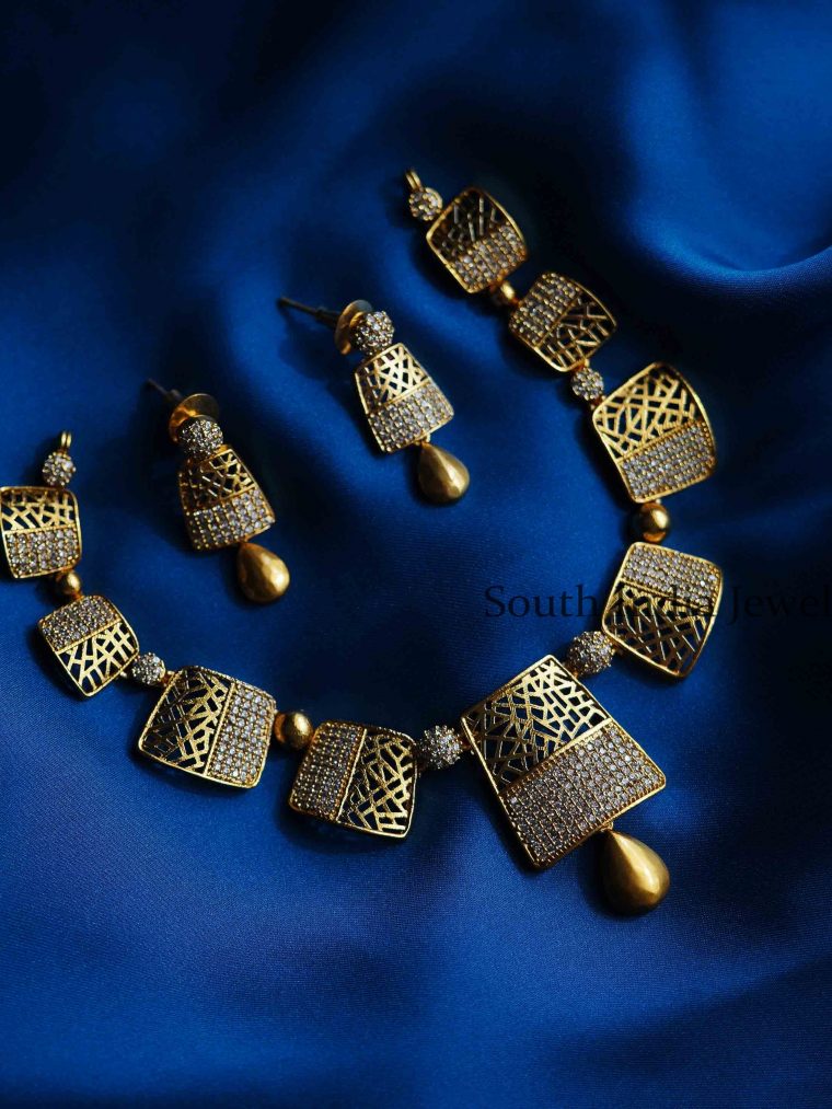 Elegant Design Necklace Set