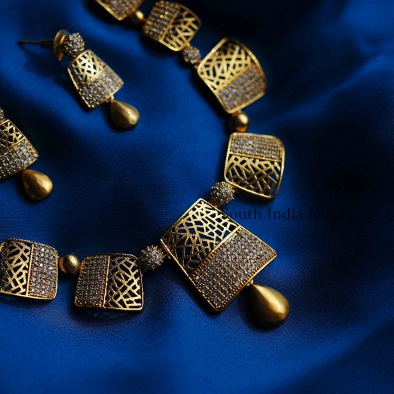 Elegant Design Necklace Set