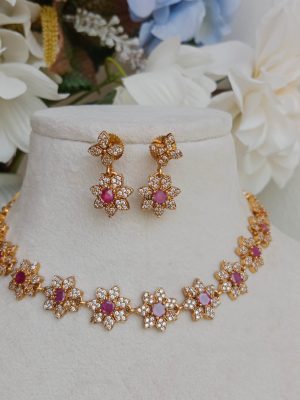 Elegant White Flower Necklace Set