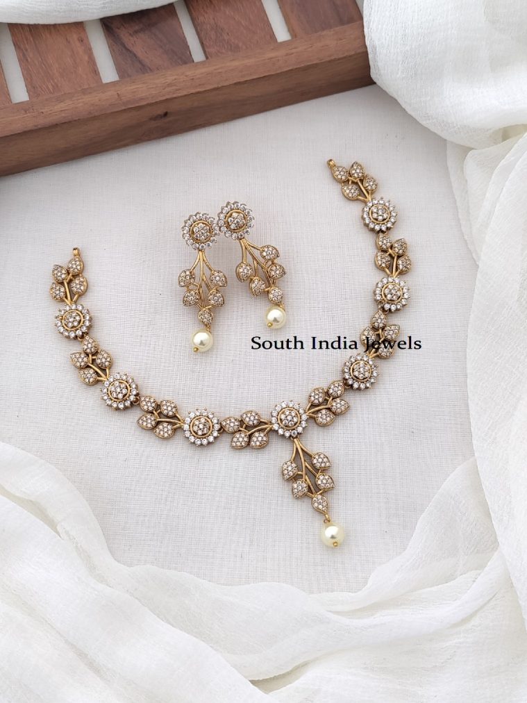 Exclusive Flower Design Necklace Set