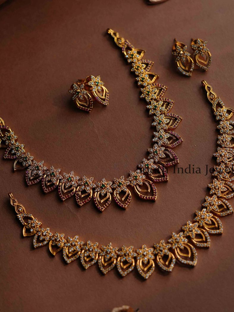 Exquisite Flower And Petal Necklace Set