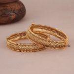 Marvelous Design Gold Bangle Set