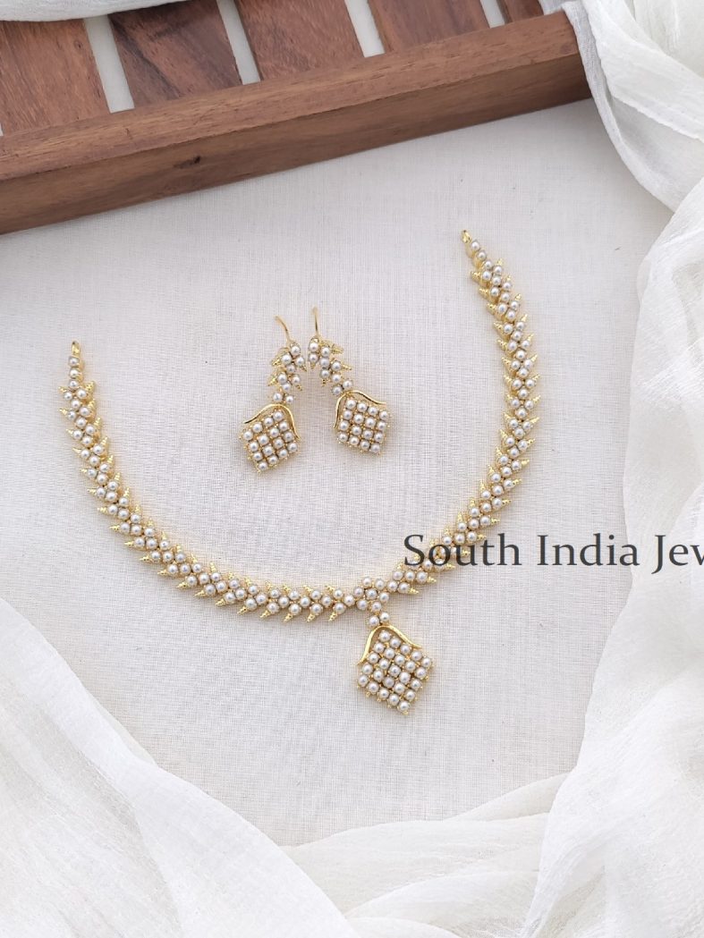 Modern and Trendy Pearls Necklace