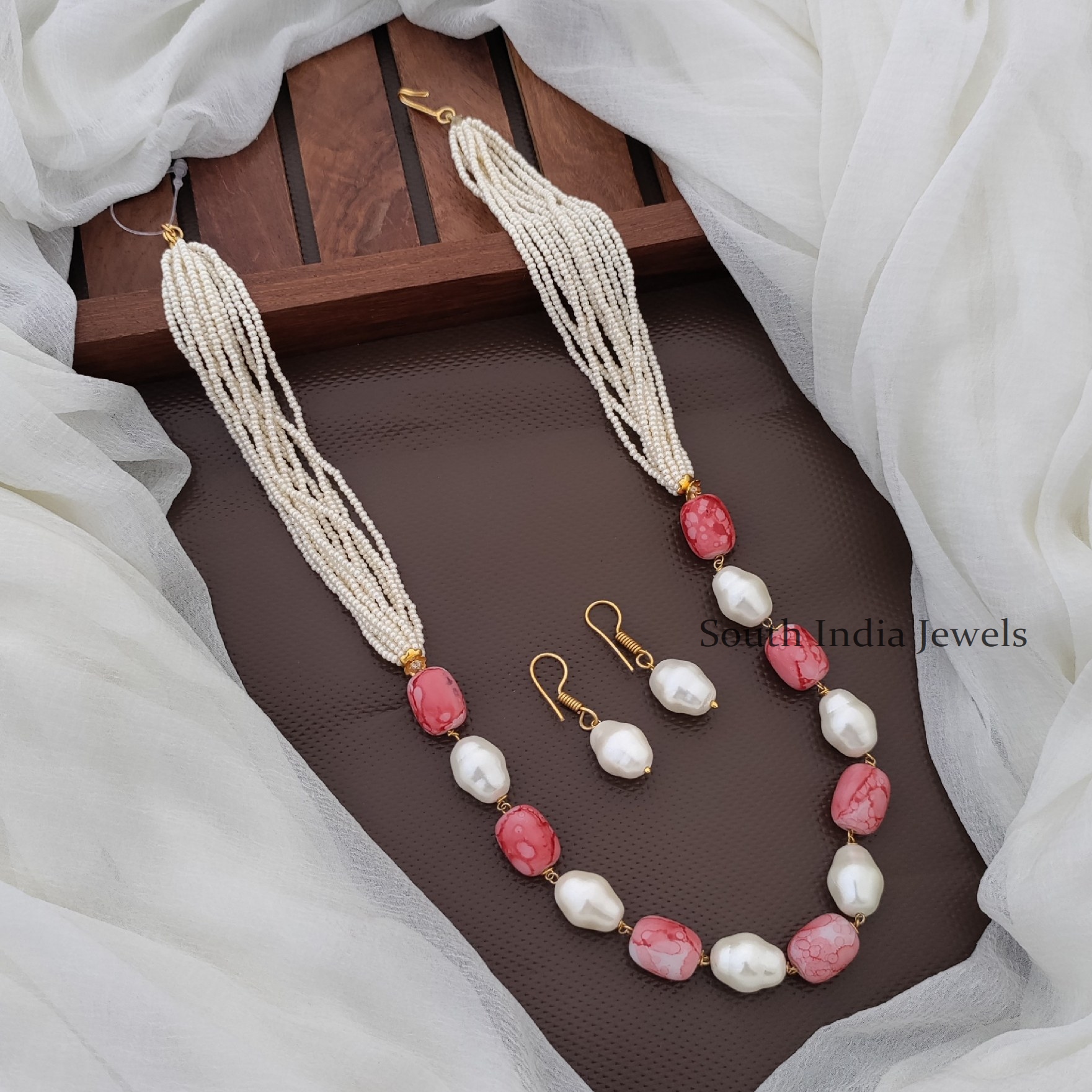 Pink Beaded Necklace In Multi Layered 437JW46