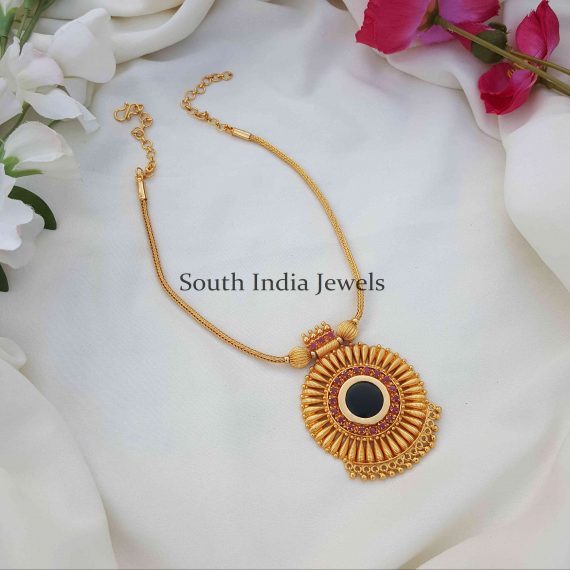 Classy Palakka Pendant Necklace with Gold Beads